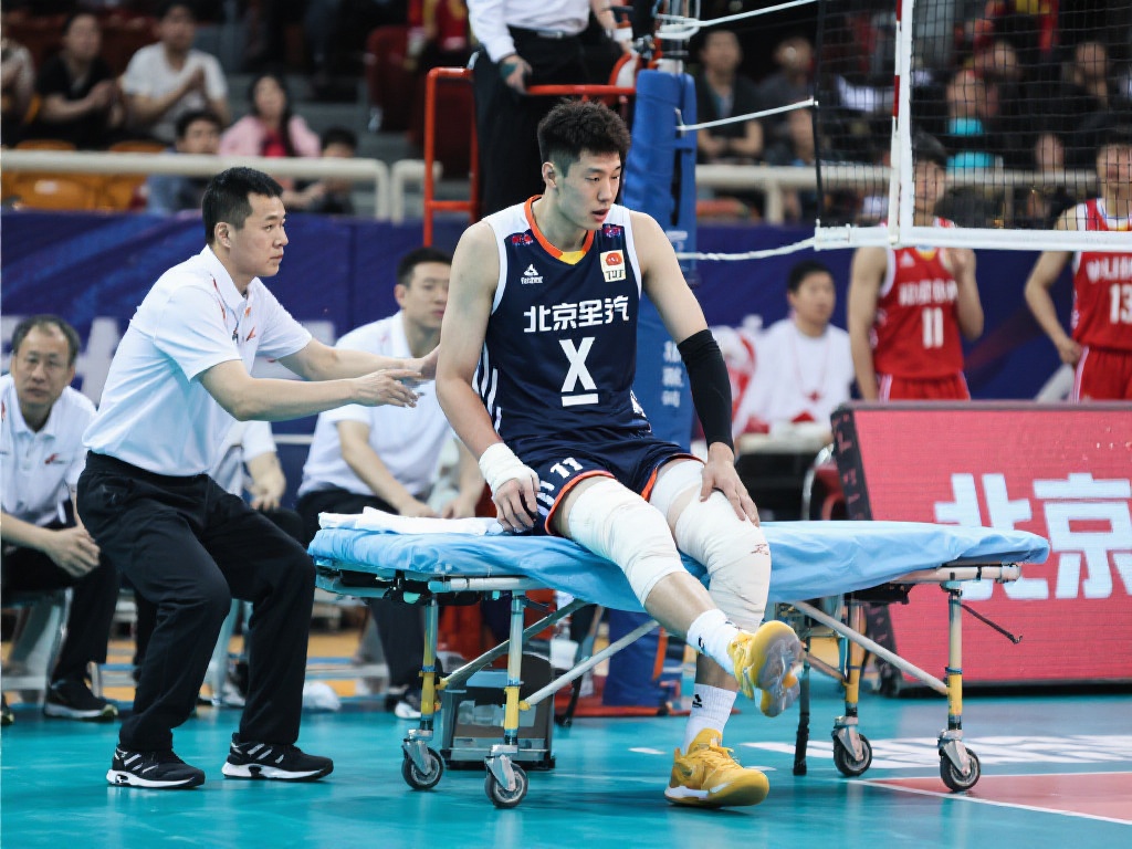 迎击伤痛风雨同舟 北京北汽凝聚兄弟情 一个典型案例来自主力队员X的康复过程。这